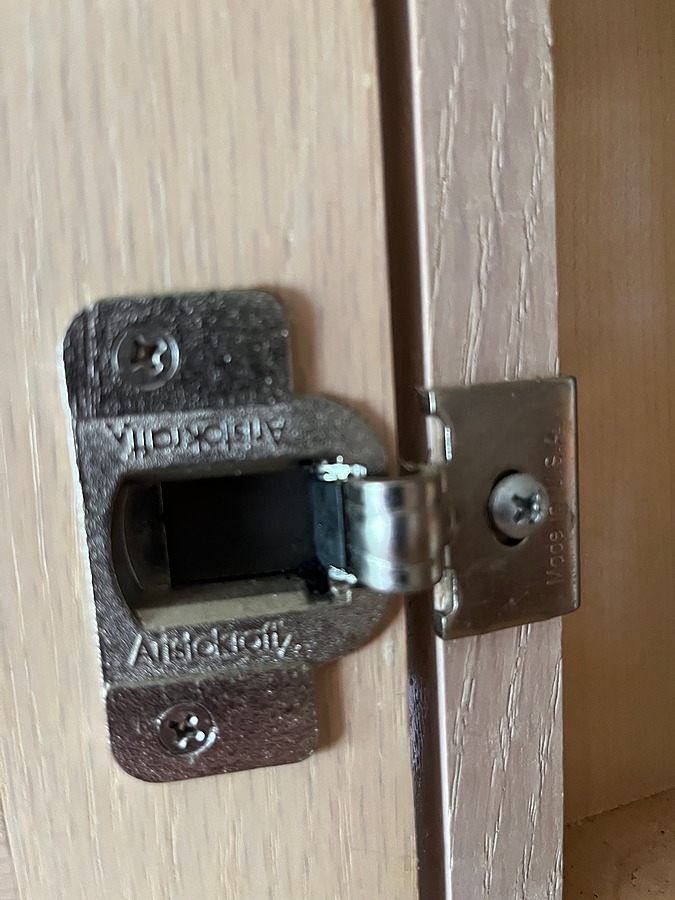 Cabinet Hinge